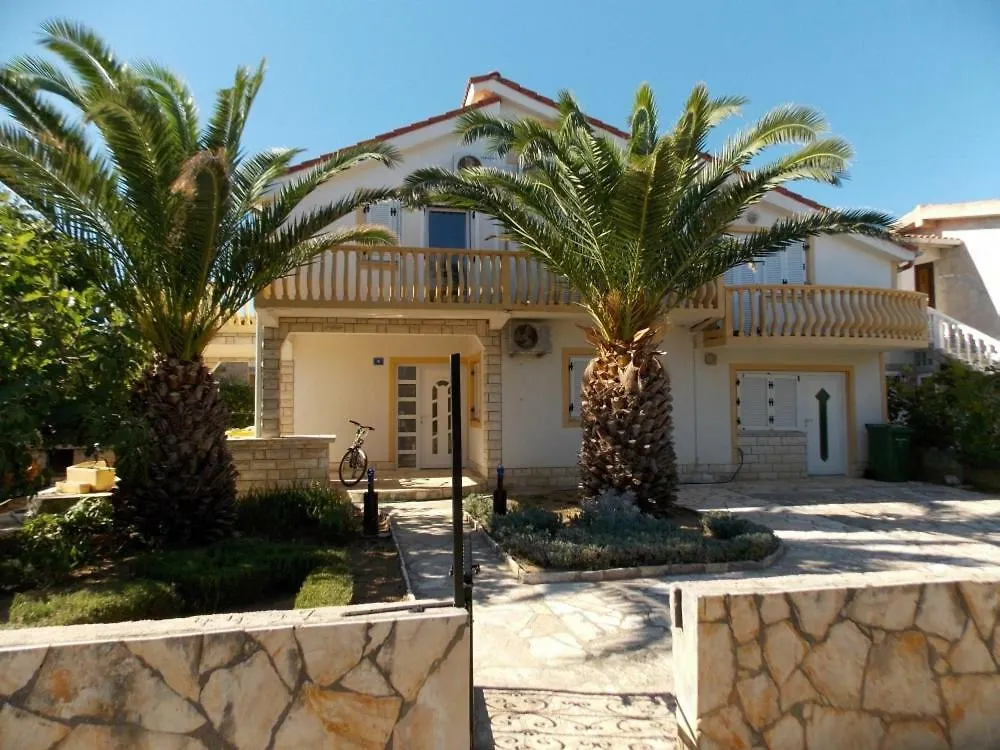 Apartment In Vir Croatia